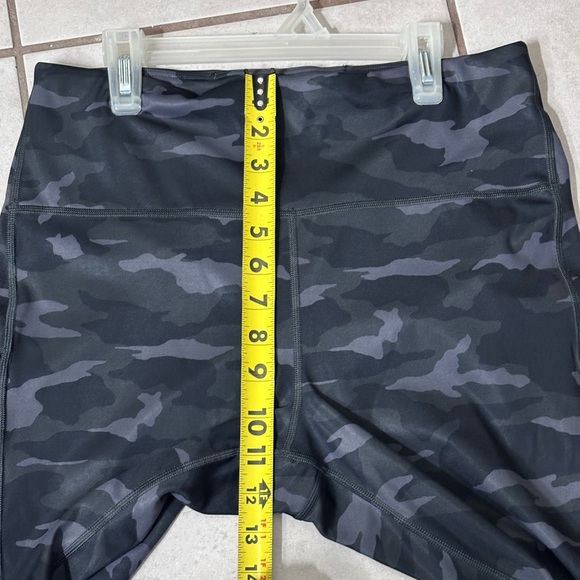 Athleta Women Athletic Camo Black Capri Leggings size 1X. - Picture 7 of 8